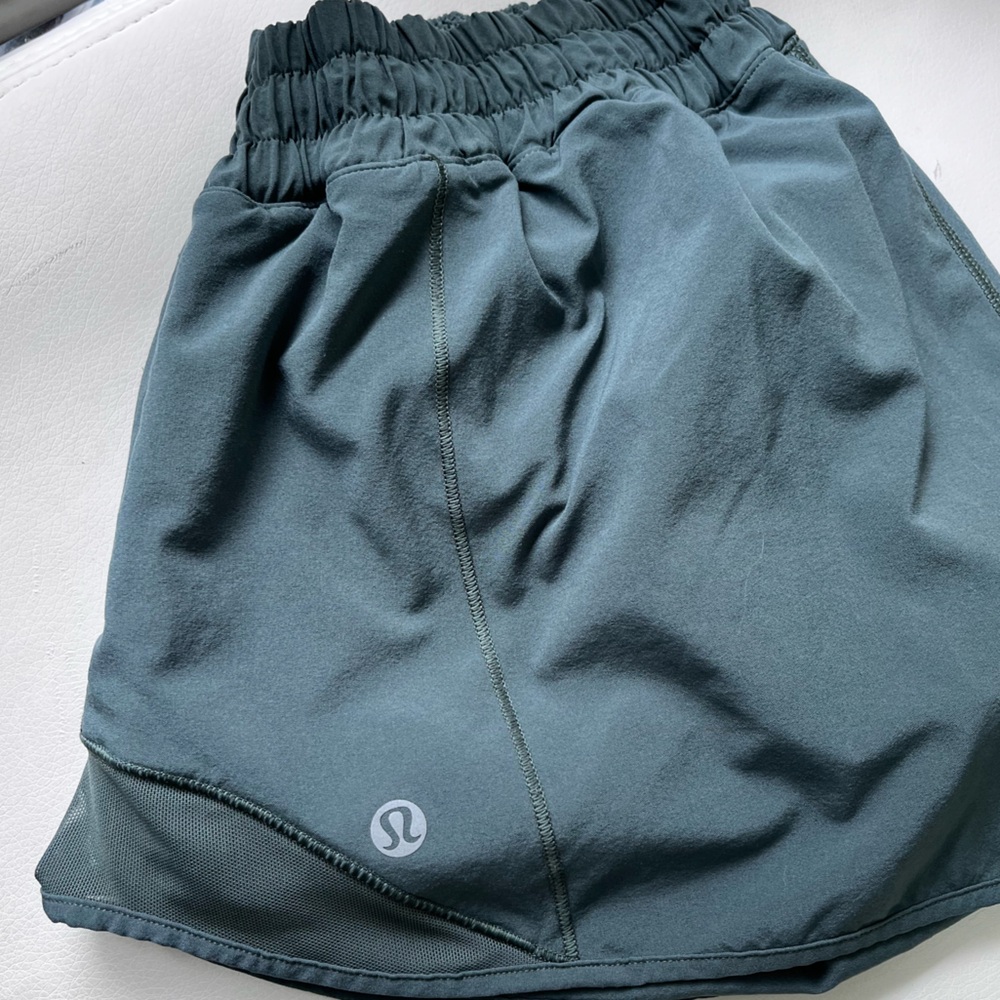 Lululemon 🍋 Hotty Hot Shorts with 2.5" Size 10